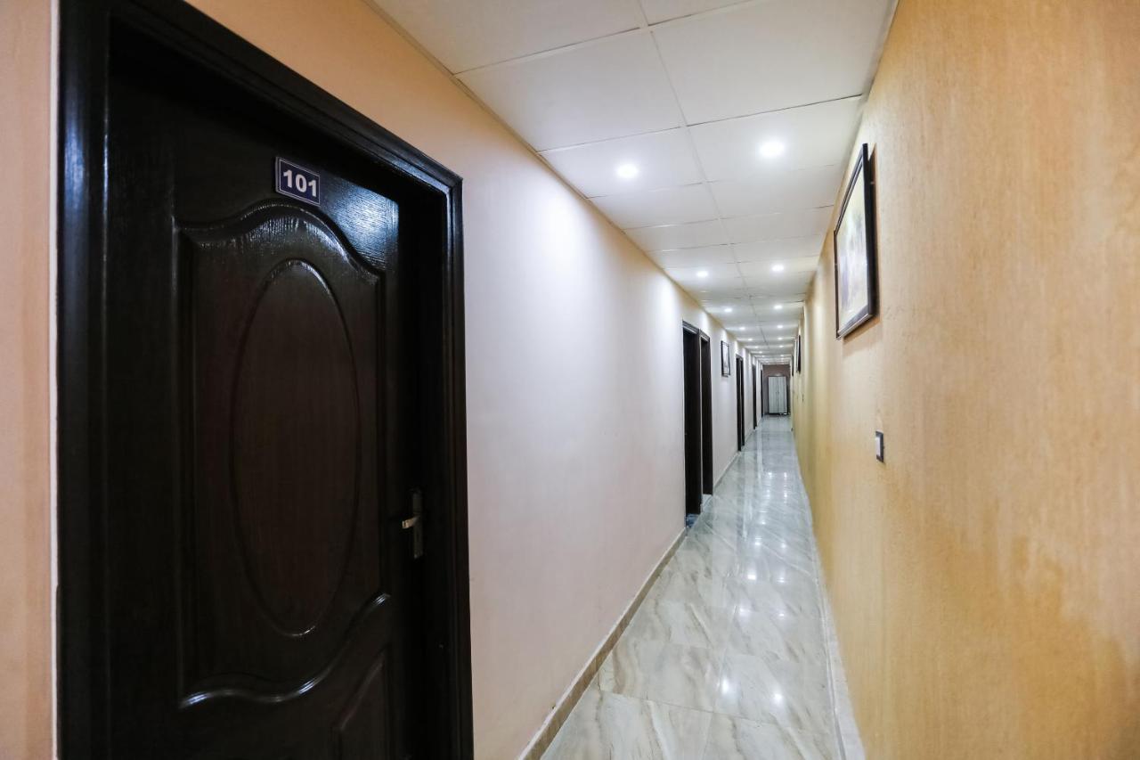 Oyo 72993 Hotel The Gold ฟารีดาบัด ภายนอก รูปภาพ